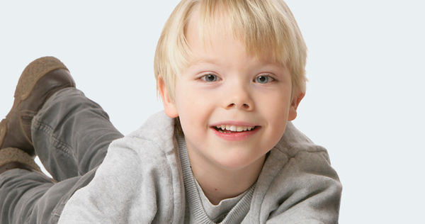 L'orthodontie pour les enfants aide à corriger les morsures croisées ou d'autres désalignements